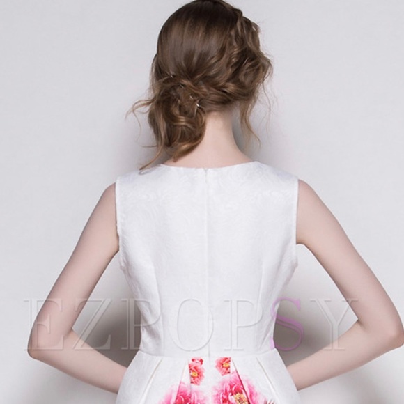 Floral dress NWT size S - Picture 12 of 13